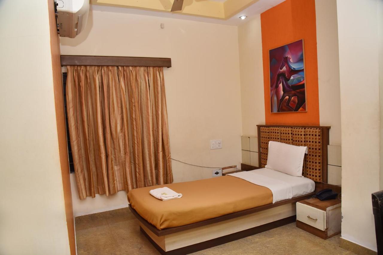 Hotel Ashlesh Manipal Esterno foto