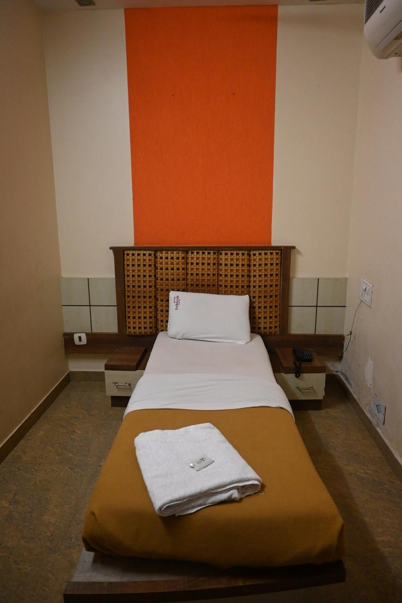 Hotel Ashlesh Manipal Esterno foto