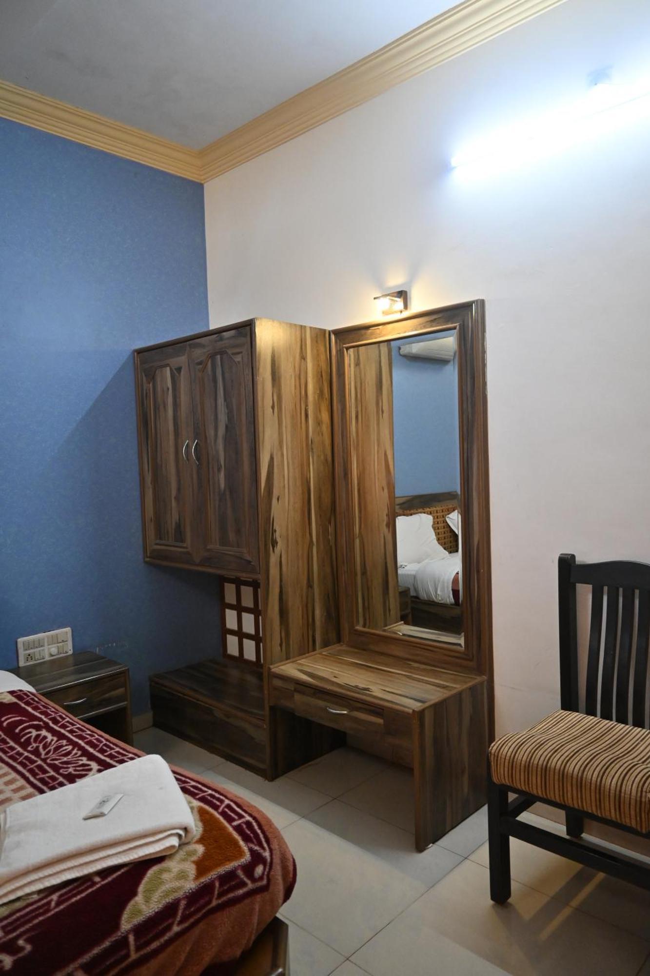 Hotel Ashlesh Manipal Esterno foto
