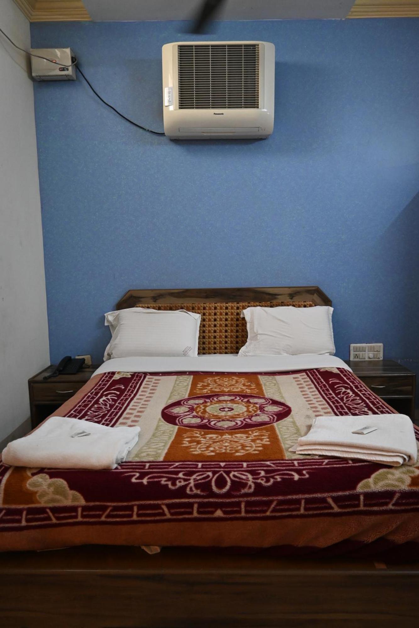Hotel Ashlesh Manipal Esterno foto